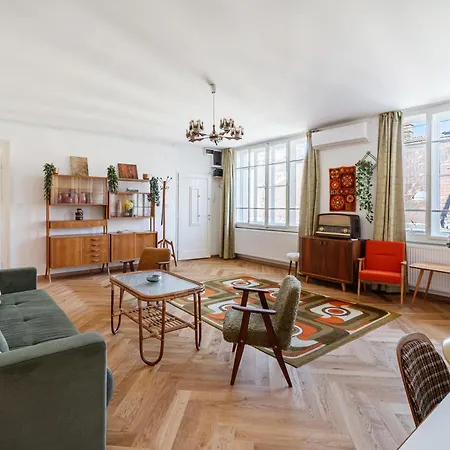 Artsy Loft Downtown 1&2 شقة