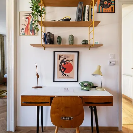 Artsy Loft Downtown 1&2 شقة *