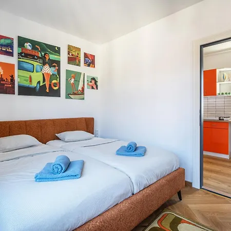 Artsy Loft Downtown 1&2 شقة *