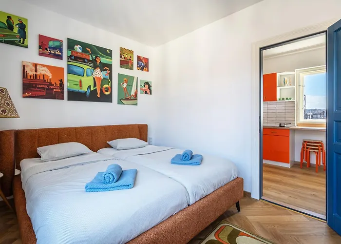 Artsy Loft Downtown 1&2 شقة *