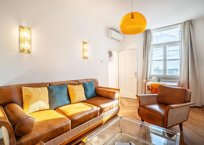 Artsy Loft Downtown 1&2 شقة