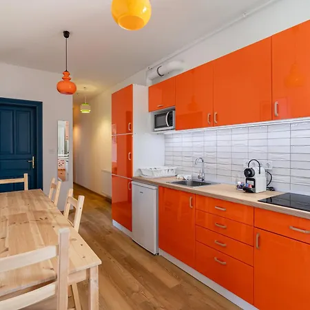 Artsy Loft Downtown 1&2 דירה