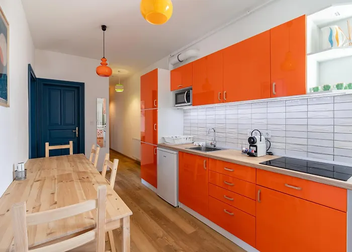 Artsy Loft Downtown 1&2 Apartman