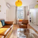 Artsy Loft Downtown 1&2 شقة